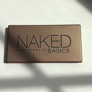 Urban Decay Naked Basics eyeshadow palette